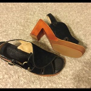Comfy Latigo Black Suede Sandals